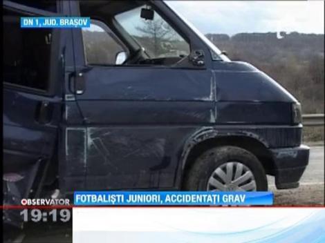 UPDATE / Microbuzul plin cu copiii al echipei de fotbal din Fagaras, implicat intr-un grav accident auto