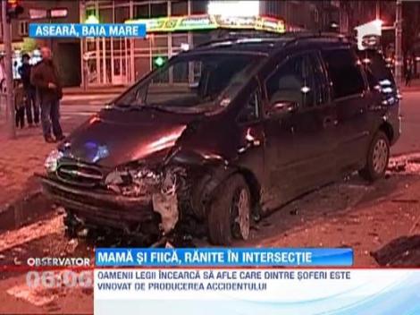Mama si fiica, ranite in intersectie