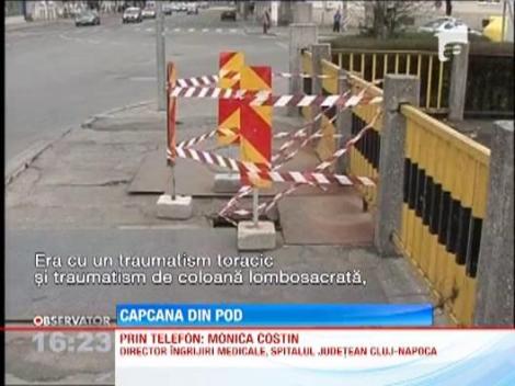 UPDATE / O batrana a cazut intr-o groapa aparuta pe un pod ce traverseaza Somesul