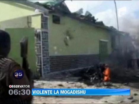 Val de atentate sinucigase in capitala Somaliei. 34 de civili si noua teroristi au fost ucisi