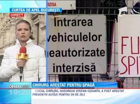 Chirurg arestat pentru spaga