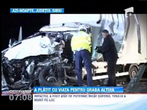 Impact violent intre un TIR si o autoutilitara