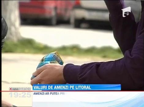 Valuri de amenzi pe litoral