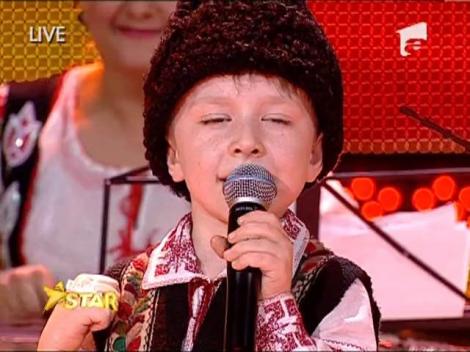 Cu cusma si opinci, Vladut a cantat muzica populara!