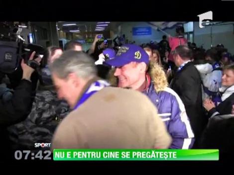 Dan Petrescu, intampinat de sute de fani la aeroport, dupa eliminarea din Cupa Rusiei