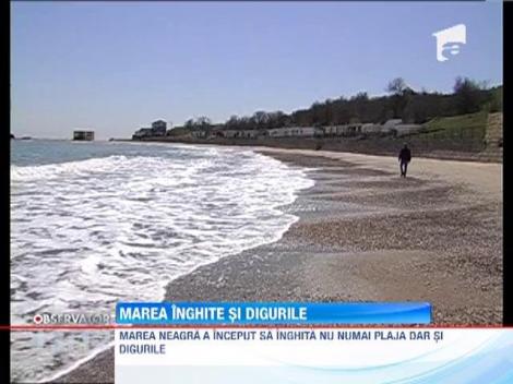 Marea Neagra inghite digurile din Eforie