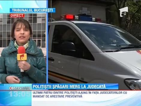 Politistii ar putea ajunge dupa gratii! Ultimii doi dintre cei noua agenti acuzati de luare de mita asteapta decizia judecatorilor