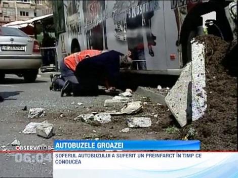 O tanara din interior a intrat cu capul printr-un geam intr-un autobuz RATB