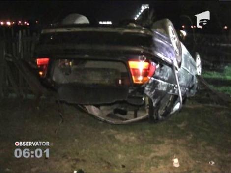 Neamt:  Patru tineri au pornit intr-o cursa nebuna cu un echipaj de politie pe urmele lor!  Masina s-a oprit intr-un sant