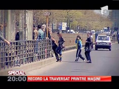 Pietonii romani detin recordul mondial la slalom printre masini!