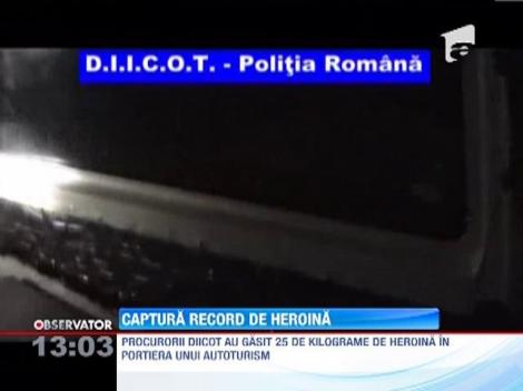 CAPTURA RECORD: Traficanti de droguri prinsi cu 25 de kilograme de heroina