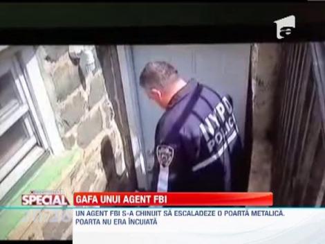 Capturarea celui de-al doilea terorist din Boston ! Un agent FBI s-a chinuit minute bune sa escaladeze o poarta metalica