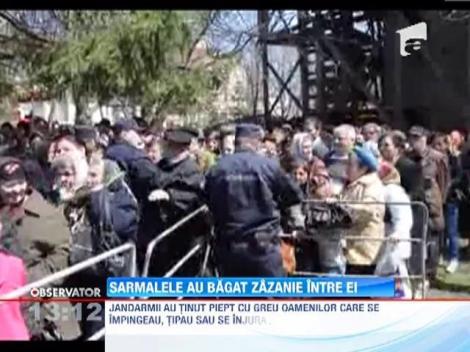 Bataie cu jandarmii pe sarmale in Botosani