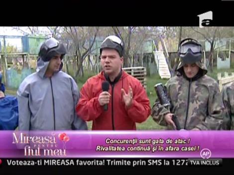 Concurentii s-au luptat pe terenul de paintball