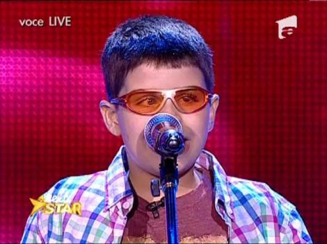 Ciprian, un copil extraordinar. Nu vede lumina zilei, dar straluceste ca o stea...