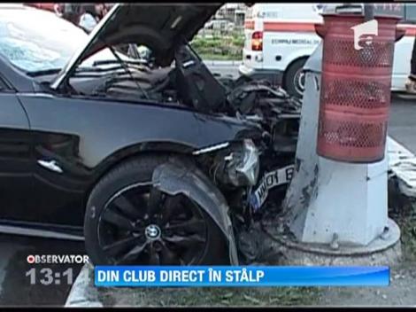 Un sofer s-a oprit cu masina intr-un stalp dupa ce a iesit dintr-un club