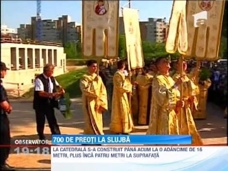 700 de preoti au oficiat slujba Vecerniei pe santierul Catedralei Mantuirii Neamului