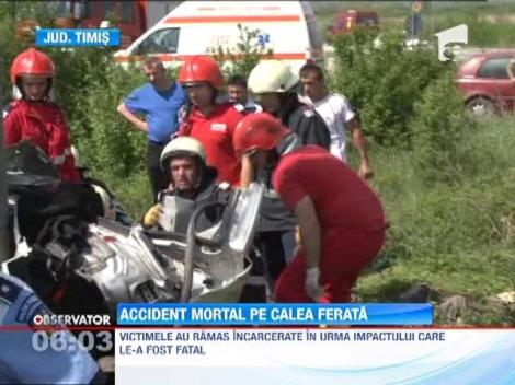 O masina a fost spulberata de tren in judetul Timis. Trei oameni au murit