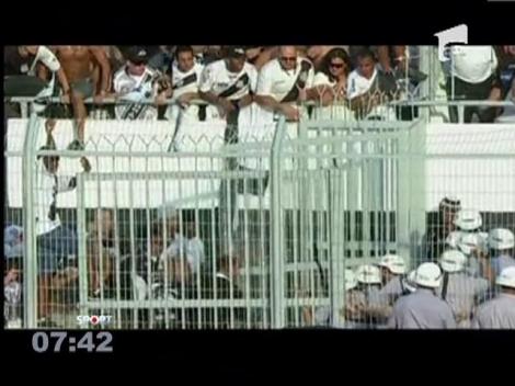 Suporterii lui Ponte Preta s-au luat la bataie cu politistii