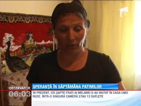 O mama cu opt copii a ramas sub cerul liber, dupa ce casa le-a fost facuta scrum