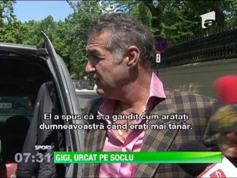 Gigi Becali, urcat pe soclu