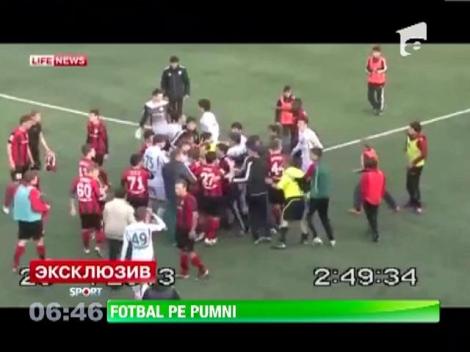 Fotbal pe pumni