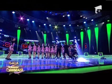 Majoretele de la Madness UMF Junioare au facut spectacol