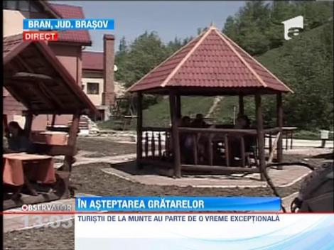 Turistii de la munte au incins gratarele