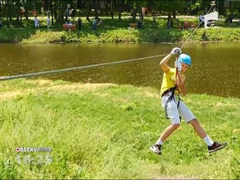 De la masa, in parcul de aventuri