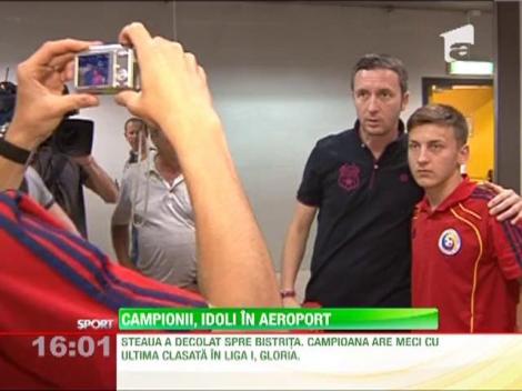 Campionii, idoli in aeroport
