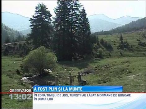 Plin de turisti si la munte