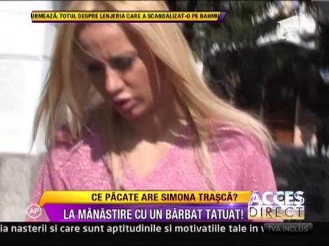 Simona Trasca, la manastire cu un barbat plin de tatuaje