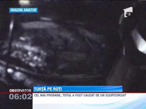 Calatorie incendiara pe Drumul European 70! O masina a inceput sa arda in mers