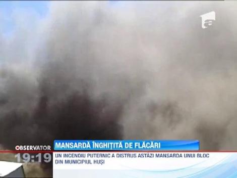 Incendiu violent la un bloc din Husi! Toti locatarii au fost evacuati!