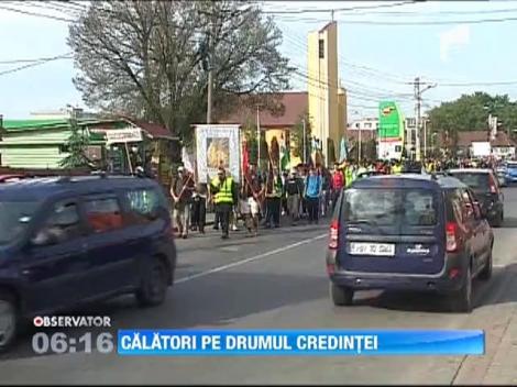 A inceput cel mai mare pelerinaj romano-catolic.  Aproape o suta de mii de credinciosi au pornit spre Sumuleu Ciuc