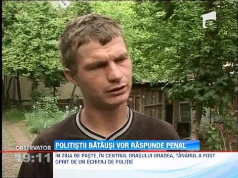 Tanarul batut de politisti, pentru ca a circulat fara casca pe scuter, isi cauta dreptatea in instanta