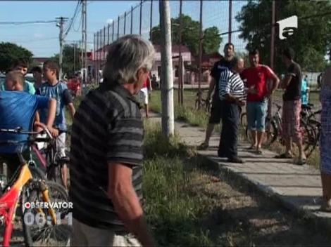 Galati: Trei tineri care jucau biliard au fost spulberati de o masina care a intrat in cladire