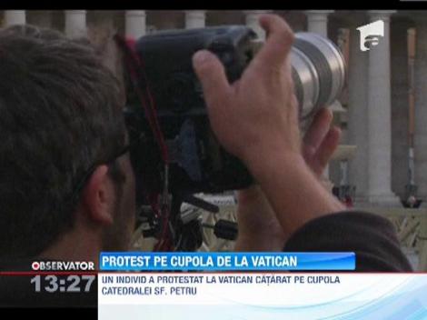 Un individ a protestat la Vatican catarat pe cupola Catedralei Sf. Petru