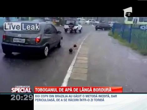Toboganul cu apa de langa bordura