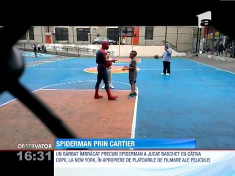 Spiderman a jucat baschet pe un teren de cartier din New York