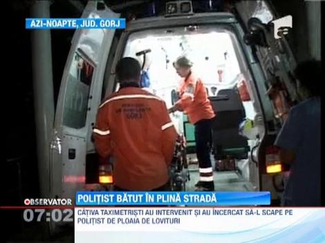 Politist batut in plina strada