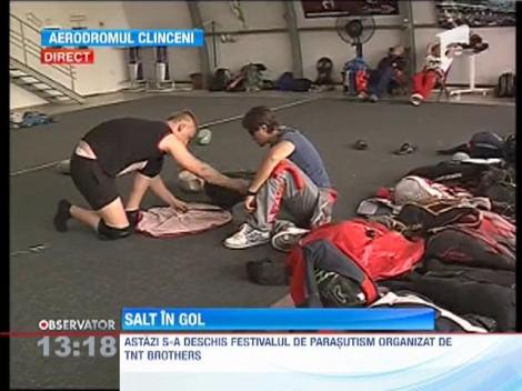 S-a deschis festivalul de parasutism organizat de TNT Brothers