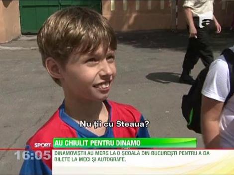 Dinamovistii au mers la o scoala din Bucuresti pentru a da autografe elevilor