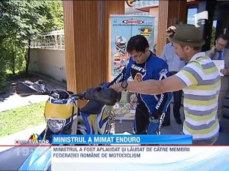 Dani Otil i-a dat lectii de enduro ministrului Nicolae Banicioiu