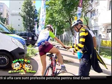 Flavia Mihasan invata sa mearga pe bicicleta