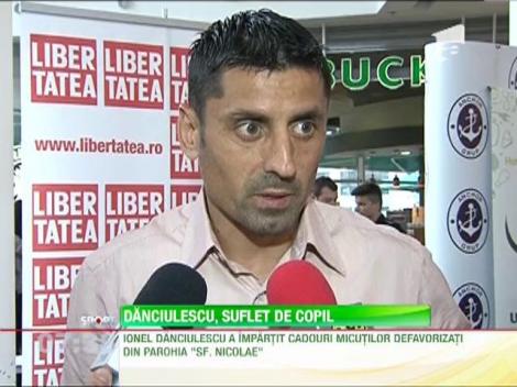 Ionel Danciulescu a impartit cadouri micutilor defavorizati din parohia "Sf. Niculae"