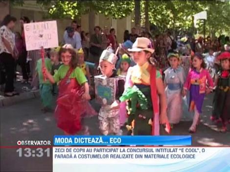 Zeci de copii au participat  la o parada a costumelor realizate din materiale ecologice