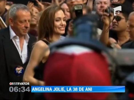 Angelina Jolie, la 38 de ani