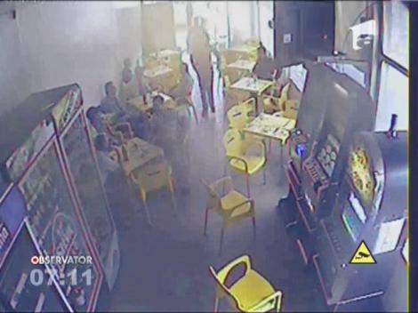 Tanar salvat de patronul unui bar