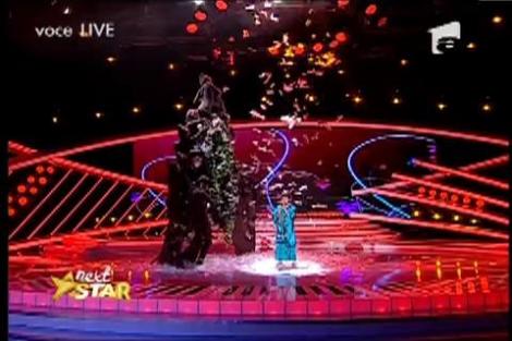 Jennifer Tokushige, o Margareta Paslaru in miniatura!